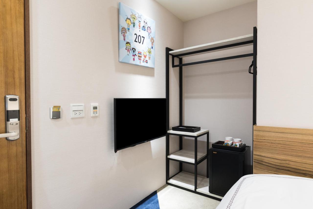Tianli Hotel Тайнань Экстерьер фото