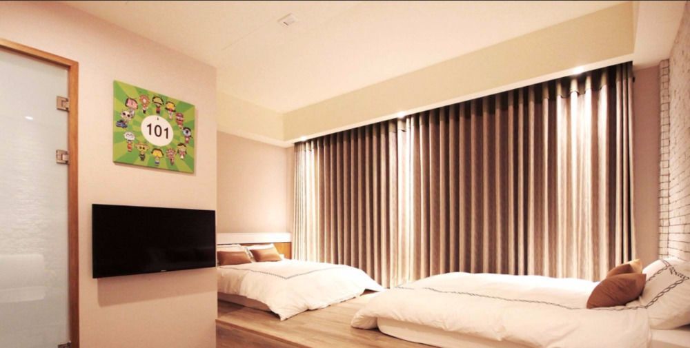 Tianli Hotel Тайнань Экстерьер фото
