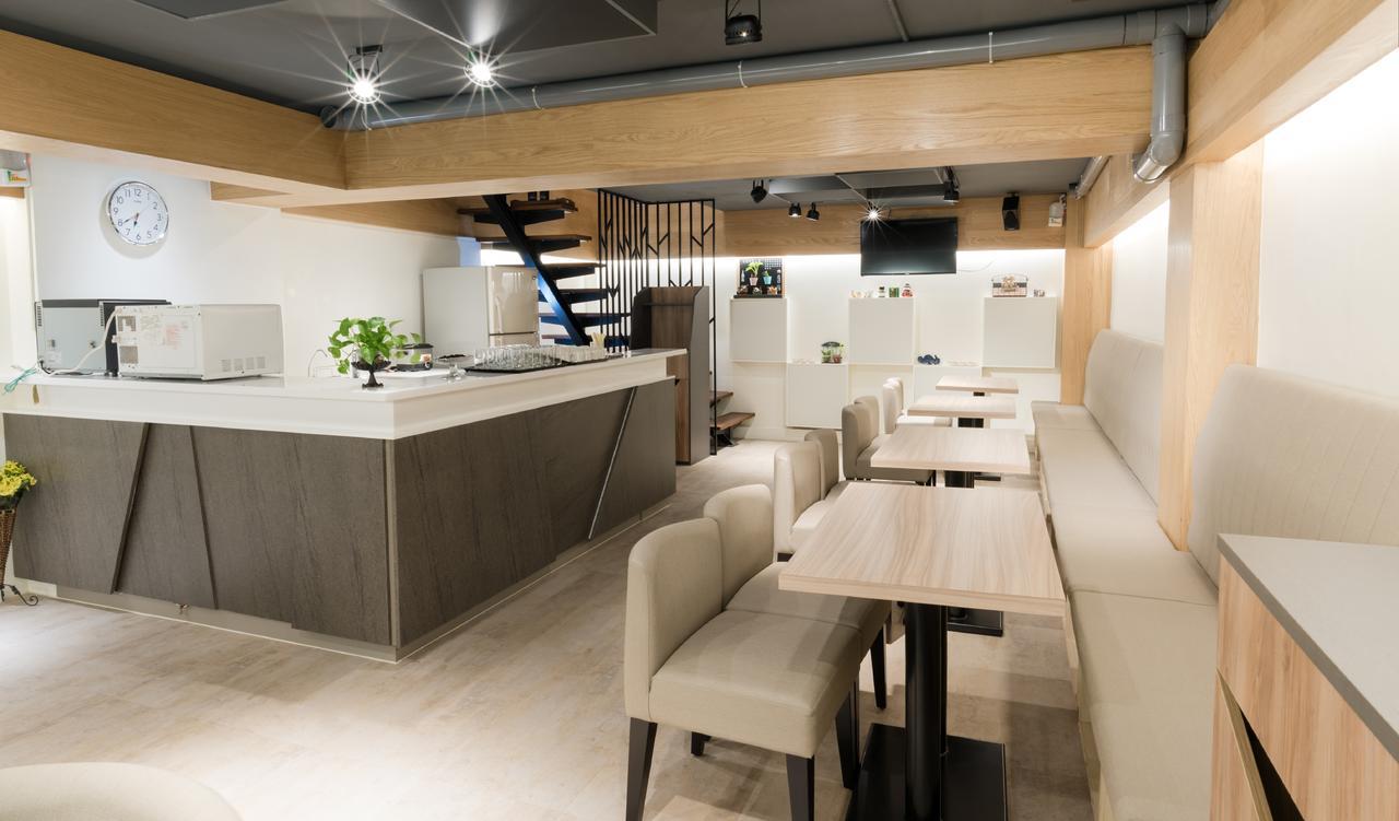 Tianli Hotel Тайнань Экстерьер фото
