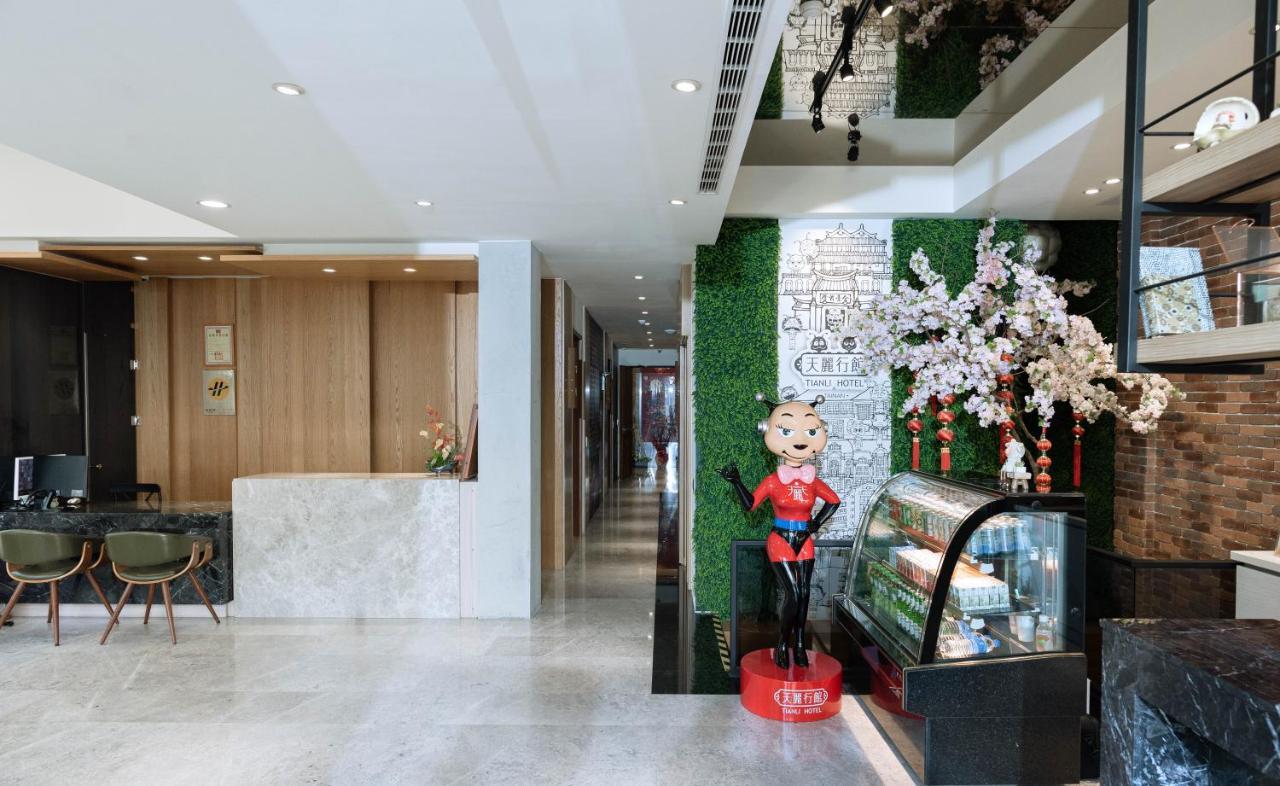 Tianli Hotel Тайнань Экстерьер фото